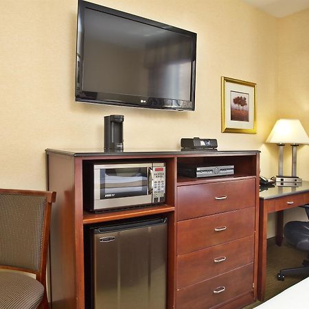 Best Western Plus Arena Hotel New York Exterior foto