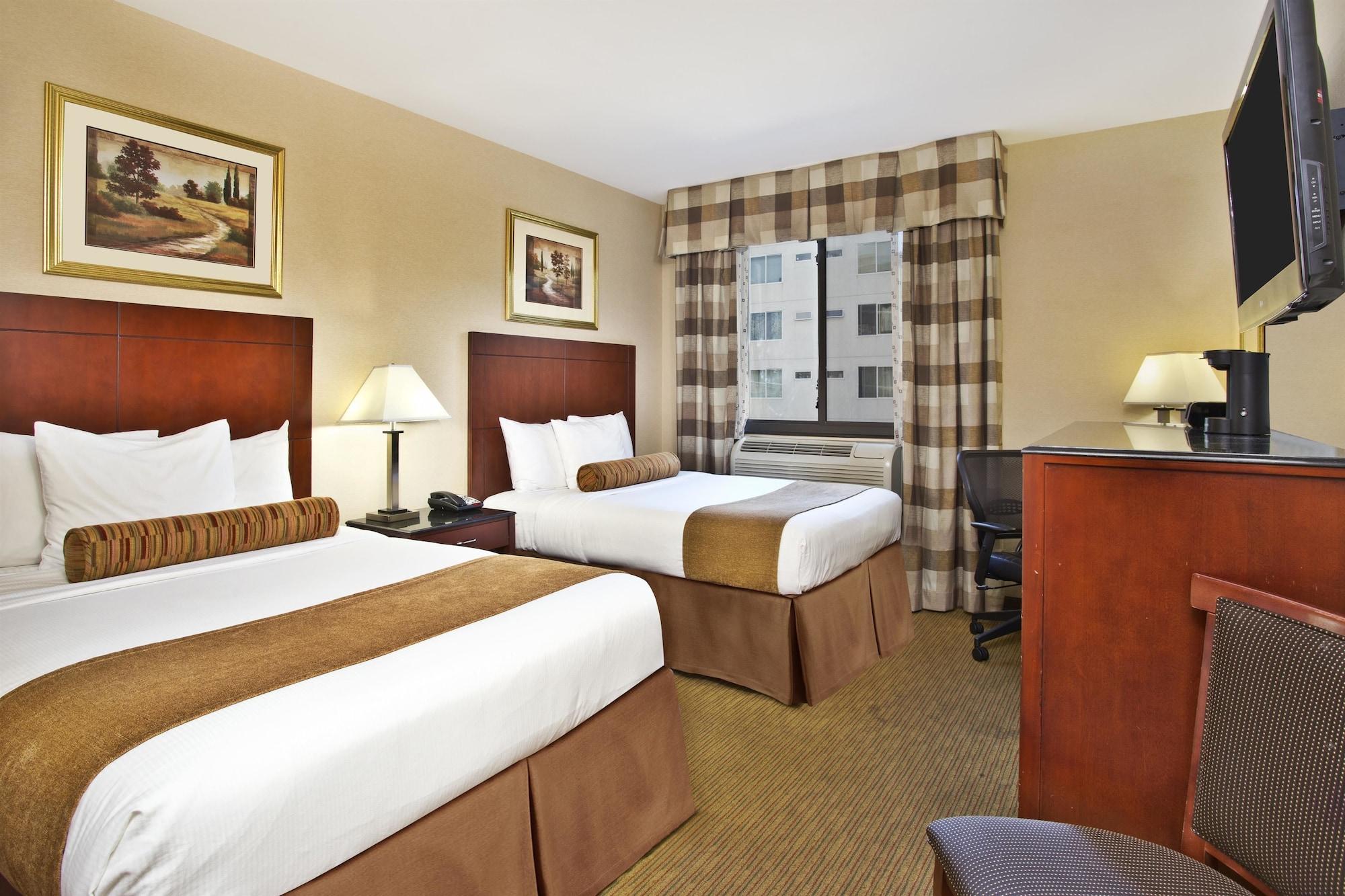 Best Western Plus Arena Hotel New York Exterior foto